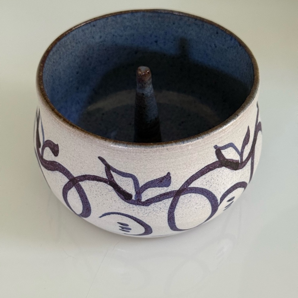 Art Pottery Handmade Round Apple Ring
Baker Bundt Cake Bowl Blue Glaze
Signed